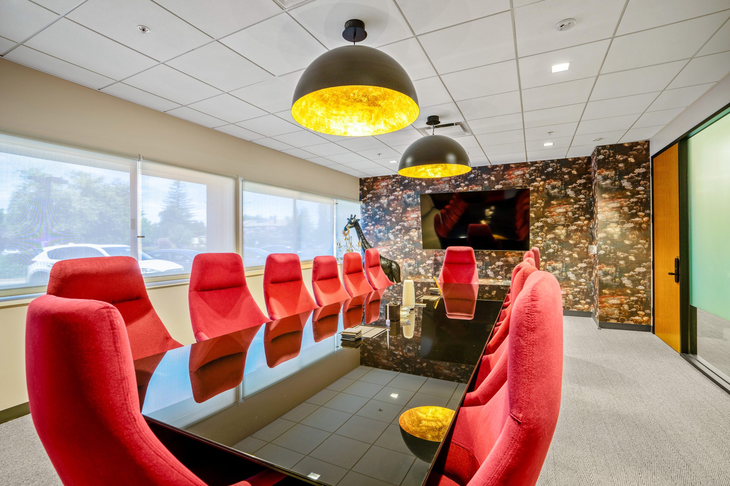 Conference Room Rental in Menlo Park: A Guide to Choosing the Right Meeting Space